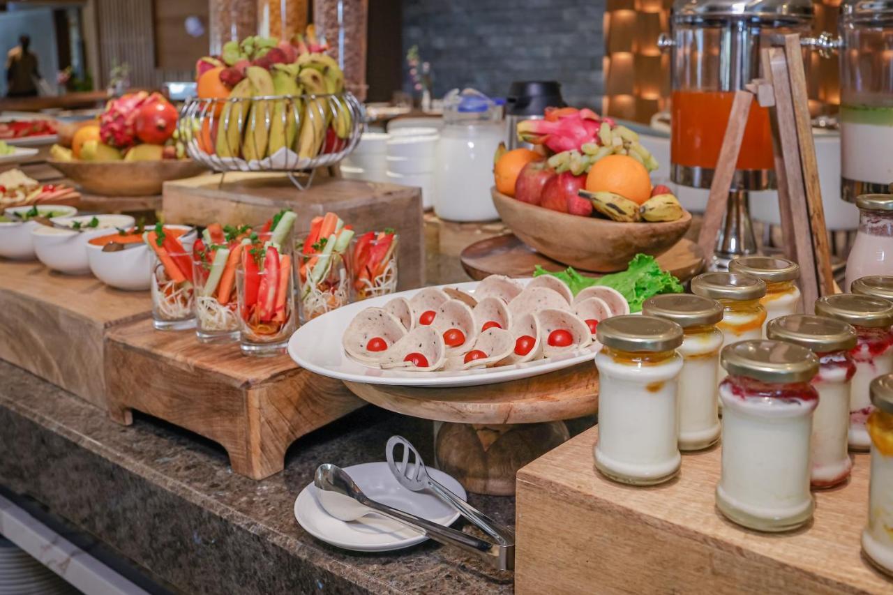 Regenta Dehradun By Royal Orchid Hotels Limited Exteriör bild