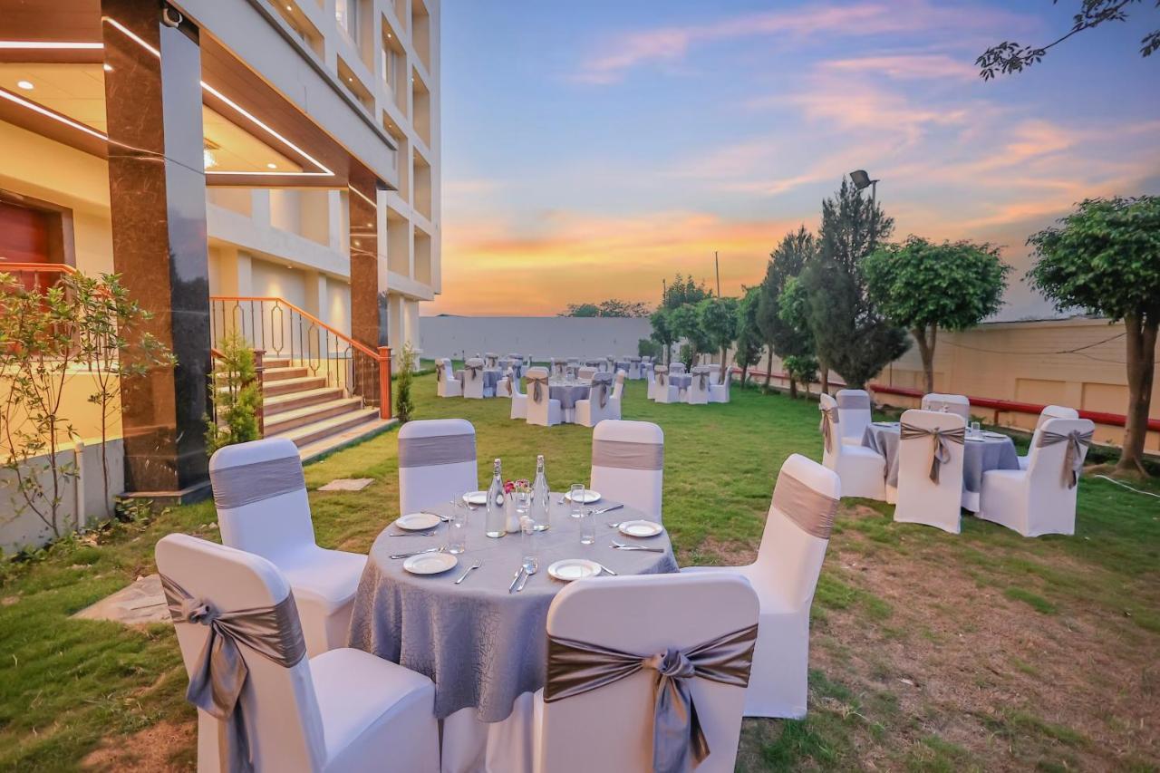 Regenta Dehradun By Royal Orchid Hotels Limited Exteriör bild