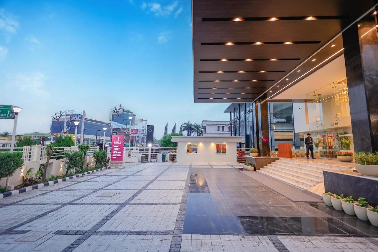 Regenta Dehradun By Royal Orchid Hotels Limited Exteriör bild