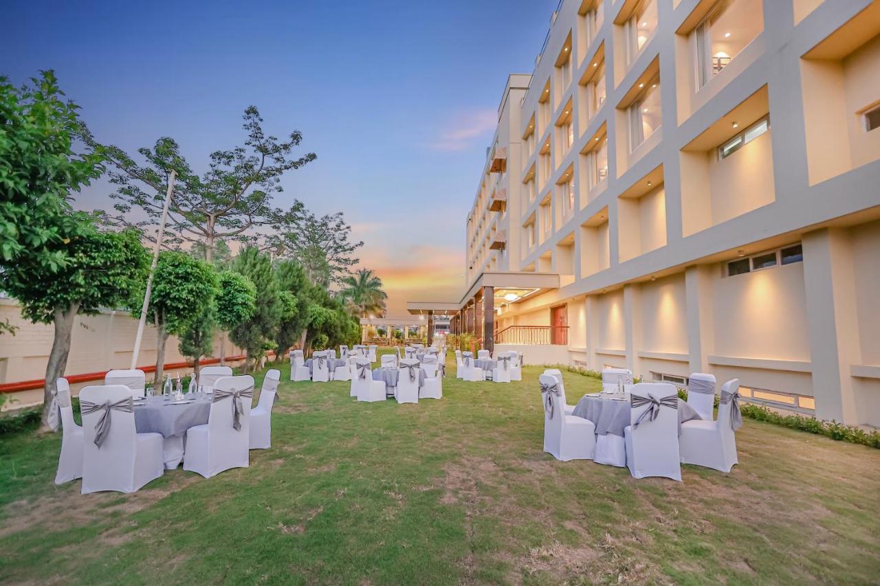Regenta Dehradun By Royal Orchid Hotels Limited Exteriör bild