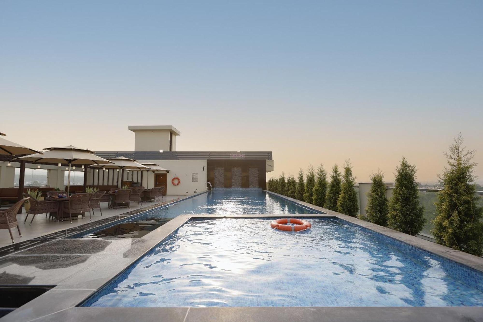 Regenta Dehradun By Royal Orchid Hotels Limited Exteriör bild