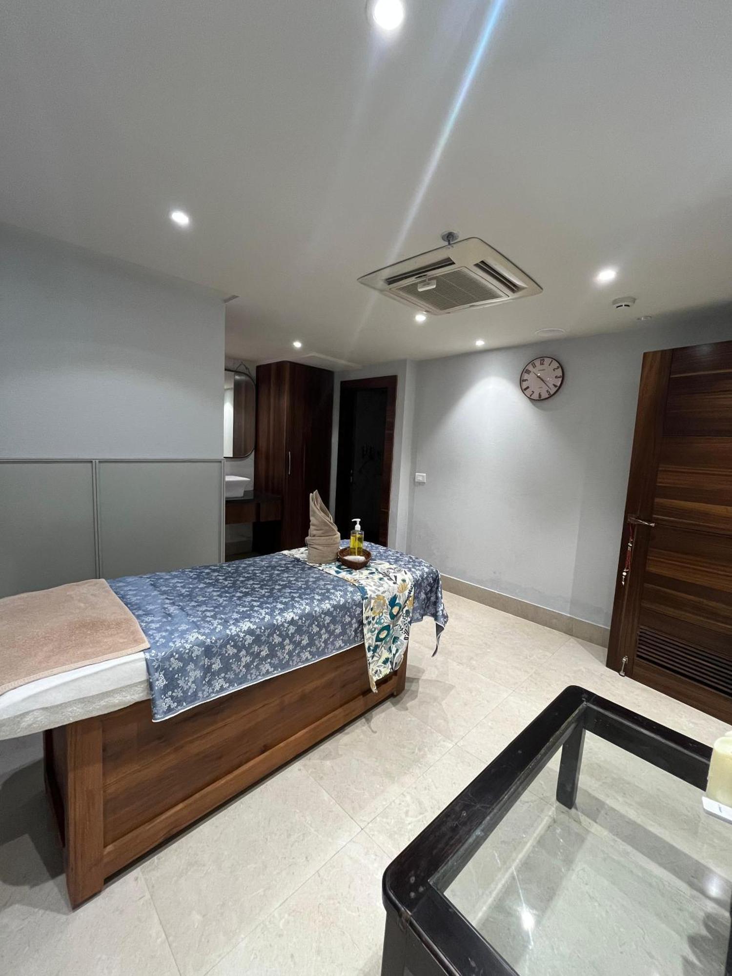 Regenta Dehradun By Royal Orchid Hotels Limited Exteriör bild